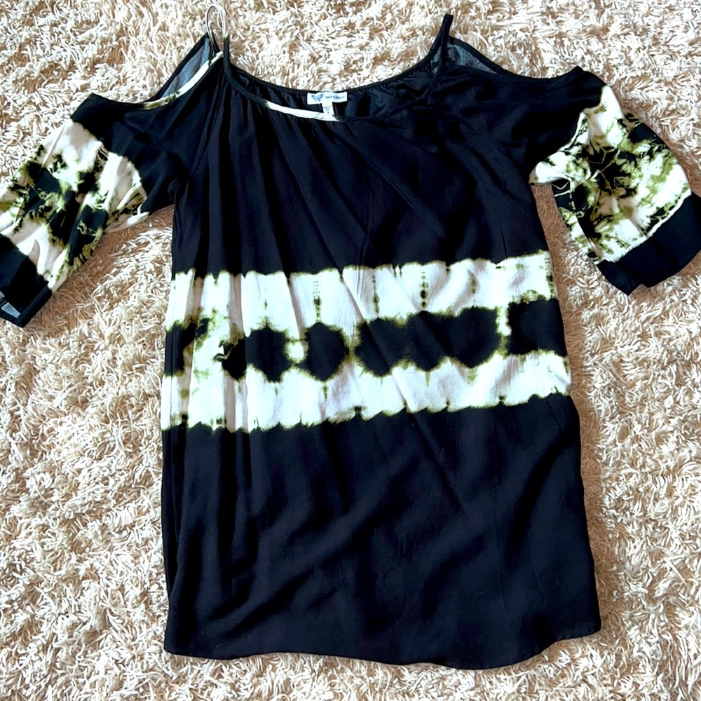 Ladies cold shoulder tie dye dress. Size medium.